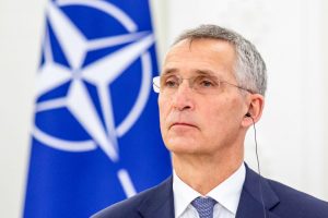 NATO ministrams susitinkant Prahoje, daugėja raginimų leisti Ukrainai smogti Rusijoje