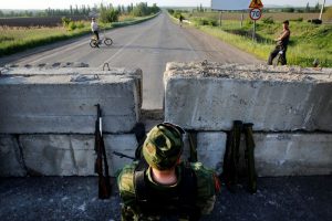 Rusija skelbia užėmusi dar vieną kaimą Rytų Ukrainoje
