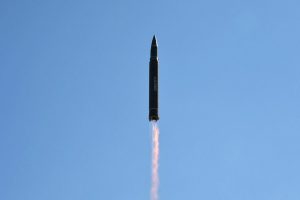 Seulo kariuomenė: Šiaurės Korėjos tarpžemyninės raketos bandymas greičiausiai nepavyko