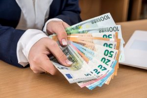 Europinė subsidija Lietuvai iš RRF mažėja 125 mln. eurų, juos šalis galės skolintis