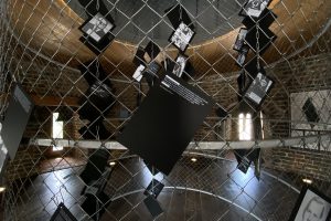 Kviečia aplankyti instaliaciją Vilniaus katedros varpinėje