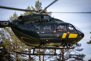 Pasieniečių sraigtasparnio įgula surado Molėtų rajone dingusį užsienietį