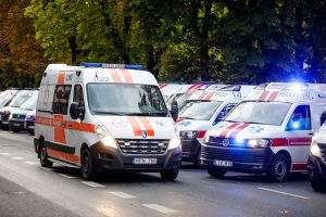 Vilniuje nuo geležinkelio aukštos įtampos laidų užsidegė paauglys, jį gelbėjęs medikas 