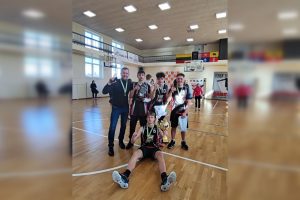 Raudondvario gimnazijos krepšininkai triumfavo Lietuvos mokyklų žaidynių varžybose