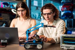 Darbo rinkos ekspertas: elektronikos inžineriją renkasi vis daugiau studentų 