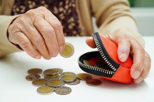 Premjerė: pensijų kaupimo pokyčius reikia svarstyti po KT išaiškinimo