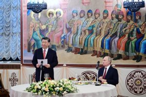 Diplomatas: Rusijos ir Kinijos aljansas – didelė grėsmė ateičiai 