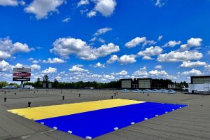 Nuo TV bokšto iki gatvių: NATO viršūnių susitikimui Vilnius nusidažo Ukrainos spalvomis
