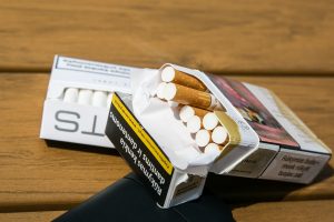 Seimas leido rūkalų gamintojams remti kovą su kontrabanda