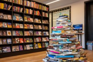 Kauno bibliotekos pasitinka naujoves: vietoje sunykusių patalpų – knygomatai ir skaitiniai į namus