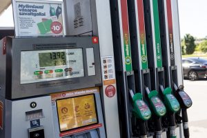LEA: benzinas per savaitę Lietuvoje brango 2 centais, dyzelinas atpigo centu