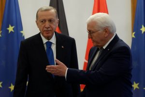 Vokietijos ir Turkijos lyderiai apsikeitė dygiais pareiškimais dėl Izraelio ir „Hamas“ karo