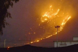 Italijos šiaurę siaubia stichija: per audrą žuvo paauglė, Sicilijoje dėl gaisrų uždarytas oro uostas