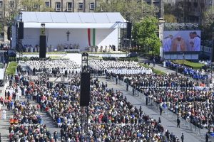 Popiežius ragino vengrus būti atviriems migrantams