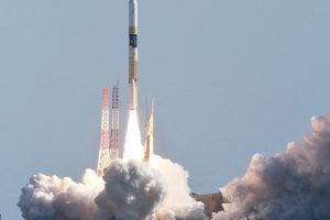 Japonija paleido raketą su aparatu, turinčiu nusileisti Mėnulyje