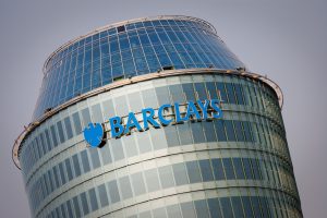 Susitarimas patvirtintas: „Barclays“ iškelia per 460 darbo vietų