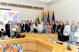 Premjerė bendravo su projekto „Moksleiviai – į Vyriausybę“ dalyviais – jaunuoliais iš visos Lietuvos