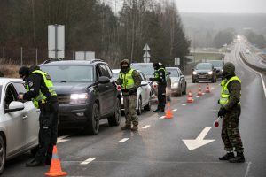 Policija – jau postuose: sieks, kad patikra neužtruktų ilgiau kaip 30 minučių