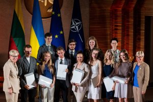Į geriausius universitetus priimtų 19 lietuvių mokslus padengs valstybė, jie turės grįžti