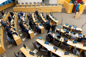 Opozicija surinko parašus neeilinei Seimo sesijai – šaukiama ketvirtadienį