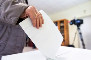 VRK įregistravo grupę rinkti parašams referendumui dėl mažesnės kartelės