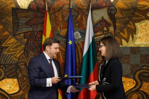 Bulgarija ir Šiaurės Makedonija pasirašė protokolą dėl derybų su ES pradžios