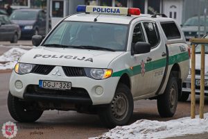 Policijos patruliai Vilniaus rajone gelbėjo dūstančią mažametę mergaitę