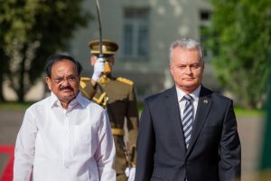Istorinis vizitas: G. Nausėda pasiūlė Lietuvoje atidaryti Indijos ambasadą