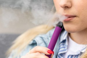 Spręs, ar e. cigaretėmis leisti prekiauti tik vaistinėse ir tik su receptu