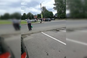 Avarija Šilainiuose: po smūgio vienas automobilis atsidūrė ant šaligatvio
