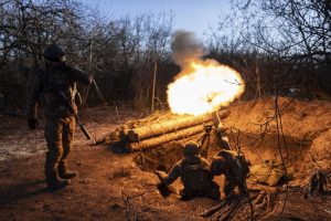 Ukraina bando išlaikyti Soledarą, bet padėtis sunki