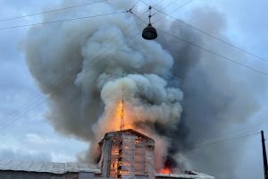 Kopenhagoje – didžiulis gaisras: liepsnose paskendo istorinė birža