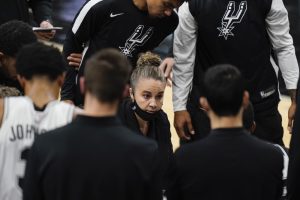 „Spurs“ vairą perėmusi B. Hammon NBA užfiksavo istorinį įvykį