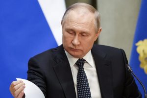 V. Putinas pažadėjo pensijas ir minimalų atlyginimą padidinti dešimtadaliu
