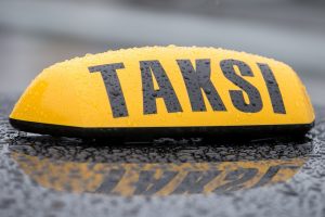 Seimas spręs, ar griežtinti taksi ir pavėžėjų veiklą