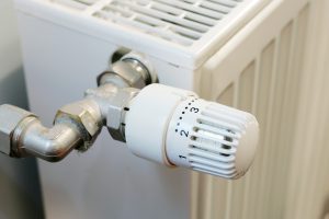 Ministerija nepasiturintiems gyventojams siūlo finansuoti šildymo sistemų atnaujinimą