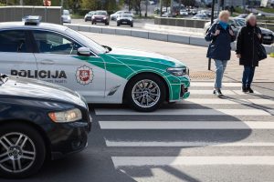 Sostinėje automobilis trenkėsi į Ispanijos delegacijos kortežą