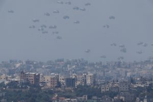Kariškiai: Izraelis atitraukia karius iš pietinės Gazos Ruožo dalies