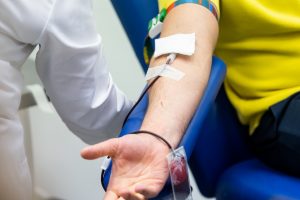 Santaros klinikos prašo pagalbos: kritiškai trūksta kraujo atsargų