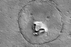 Mokslininkai: iš Marso atsiųstuose vaizduose galima įžvelgti meškiuko snukutį