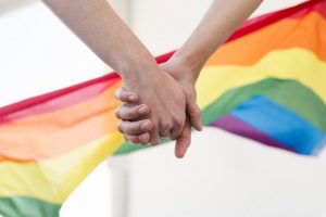 Tos pačios lyties pora apskundė sprendimą neregistruoti jų santuokos