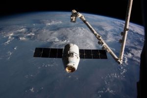 „SpaceX“ paleido pirmuosius savojo interneto ryšio tinklo palydovus