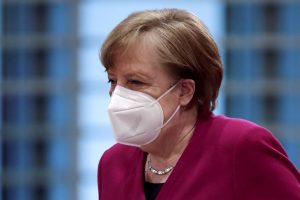 A. Merkel ragina griežtinti suvaržymus dėl COVID-19