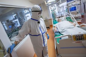 COVID-19 situacija Vilniuje – įtempta: ligoninės stabdo dalį paslaugų