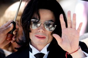 Prancūzijoje Michaelo Jacksono gerbėjai kelia bylą dėl HBO sukurto filmo 