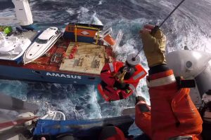 Prie Norvegijos krantų dreifuoja Nyderlandų laivas, įgula evakuota