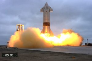 „SpaceX“ erdvėlaivio „Starship“ prototipas sėkmingai nusileido po bandomojo skrydžio