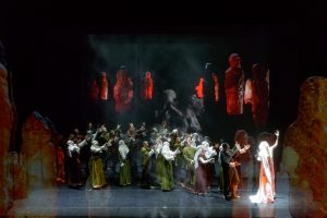 Kas sieja teatrą, lietuvišką folklorą ir flamenko?