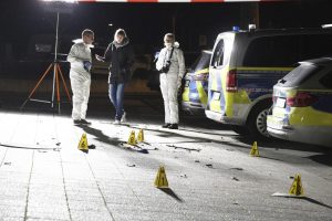 Įtampa Vokietijoje: nušautas peiliu besišvaistęs turkas