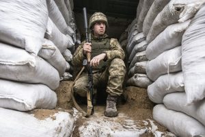 Pentagono vadovas: konflikto Ukrainoje dar galima išvengti 